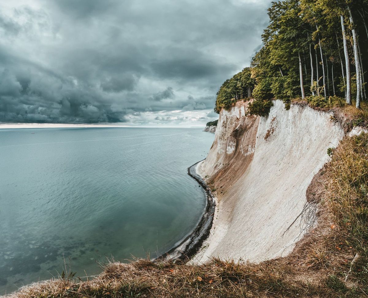 Rügen Nationalpark Jasmund Blick aufs Meer und Kreidefelsen