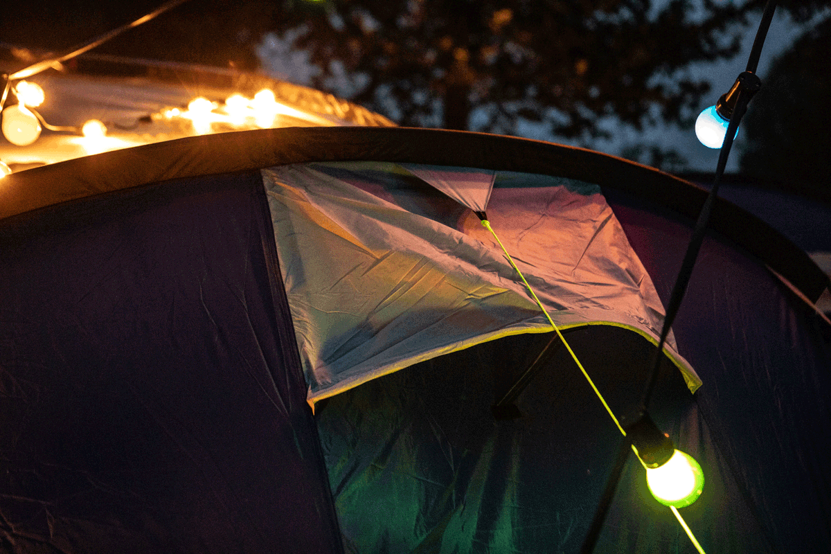 Nimbus 12 Zelt mit Lichterkette bei Nacht