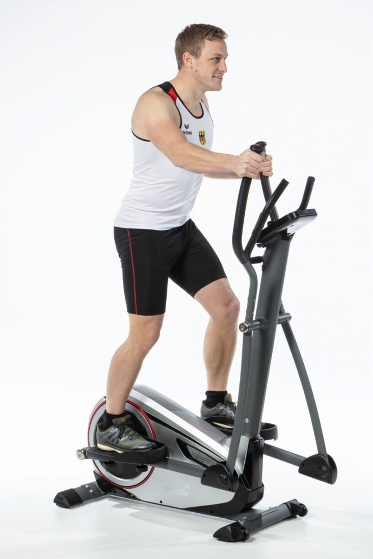 Max Rendschmidt auf dem Crosstrainer Morpheus