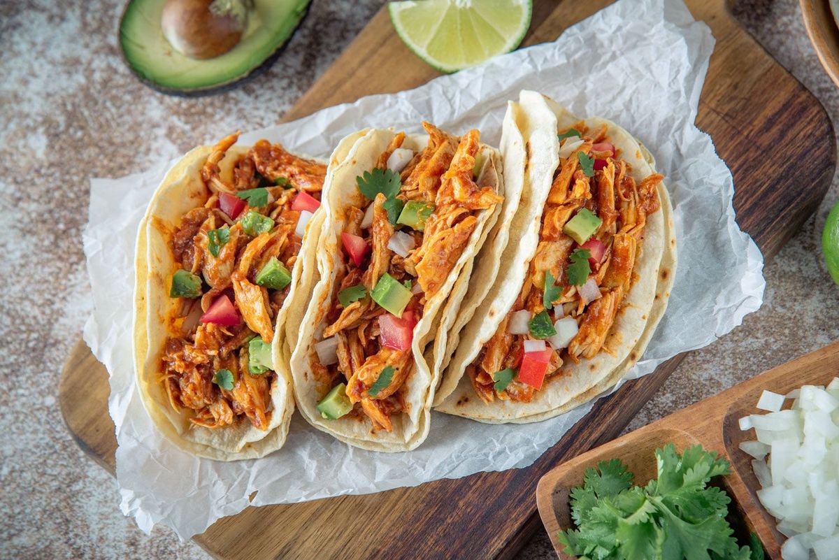 Tacos mit Pulled Chicken aus dem Dutch Oven