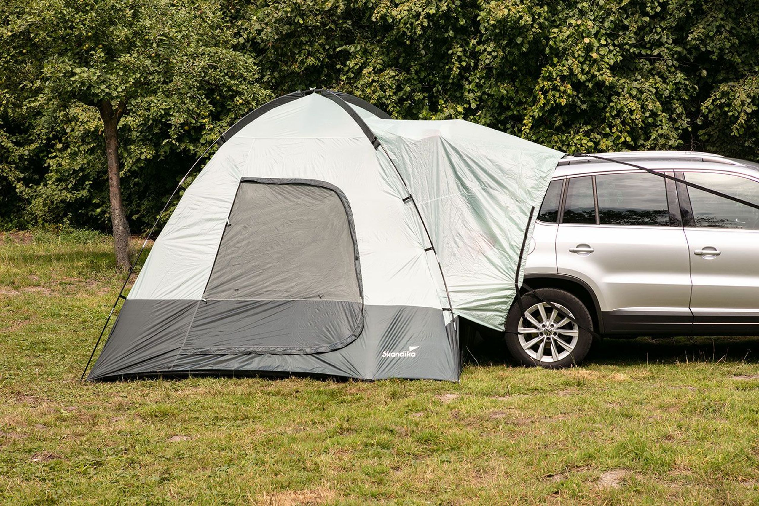 An Auto befestigtes Autozelt Pitea SUV aus Recyclingmaterial