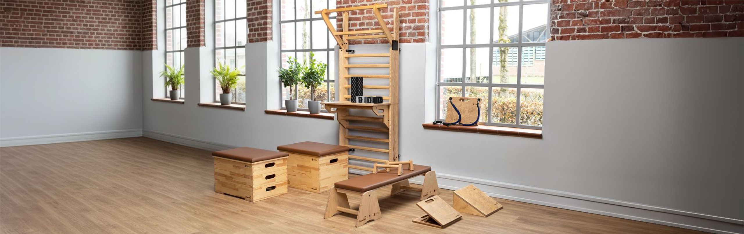 Holz Fitnessgeräte Vira aufgestellt und präsentiert